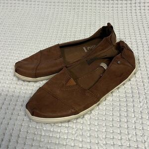 MadPaw Women's size 7 brown leather slip on casual flat shoes